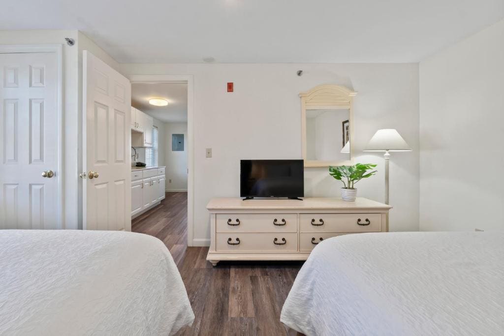 One-Bedroom Suite room - Image 3