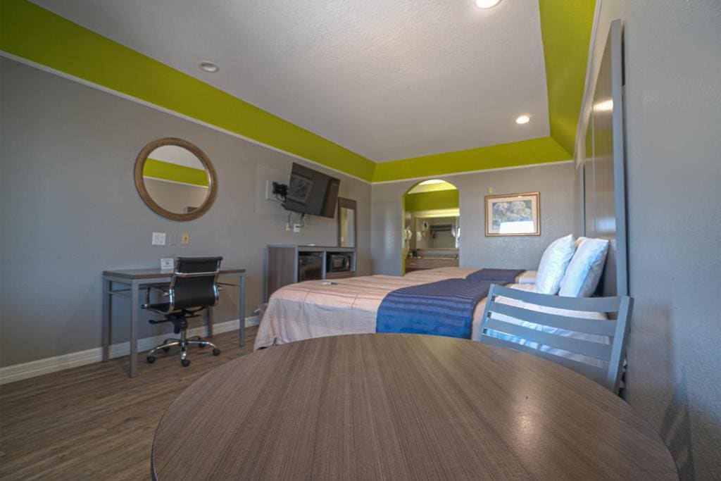 2 Queen Beds Non Smoking room - Image 2