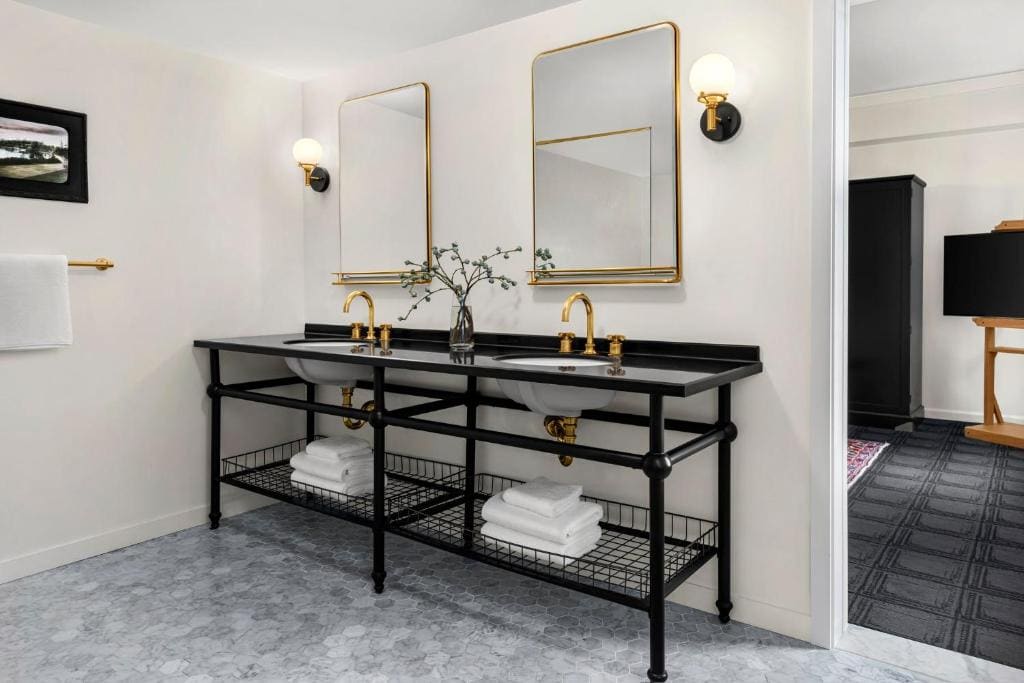 Premium King Room with Spa and City View - Top Floor room - Image 1