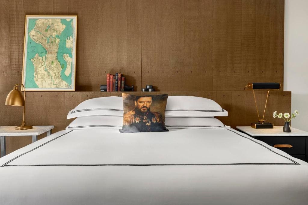 Premium Corner King Room with Spa room - Image 1