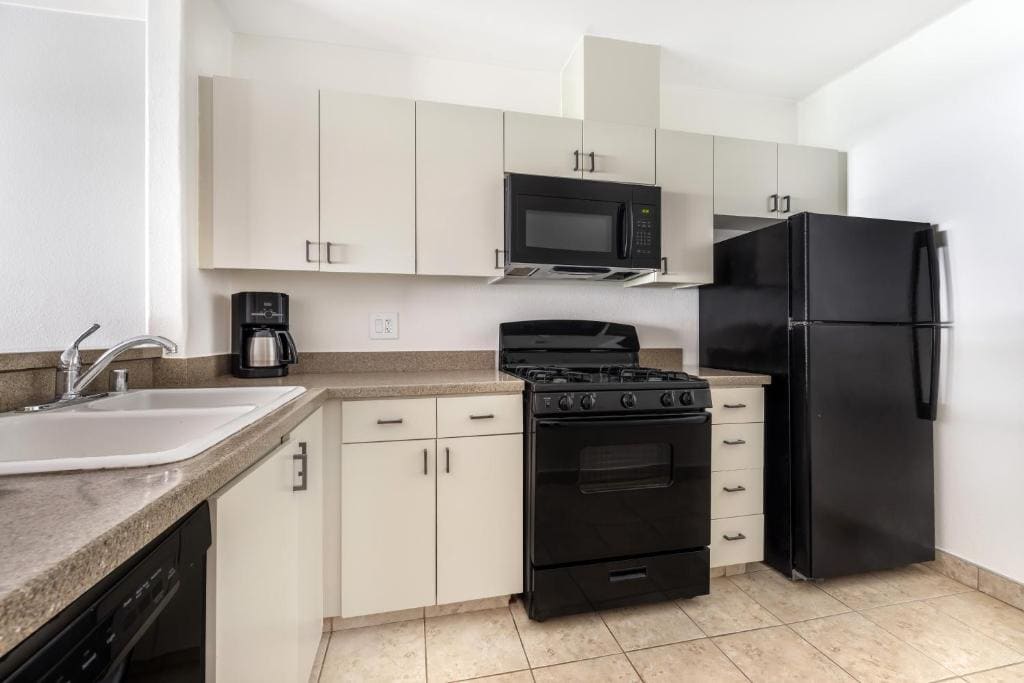 1 BEDROOM 1 KING SUITE HEARING ACCESSIBLE room - Image 1