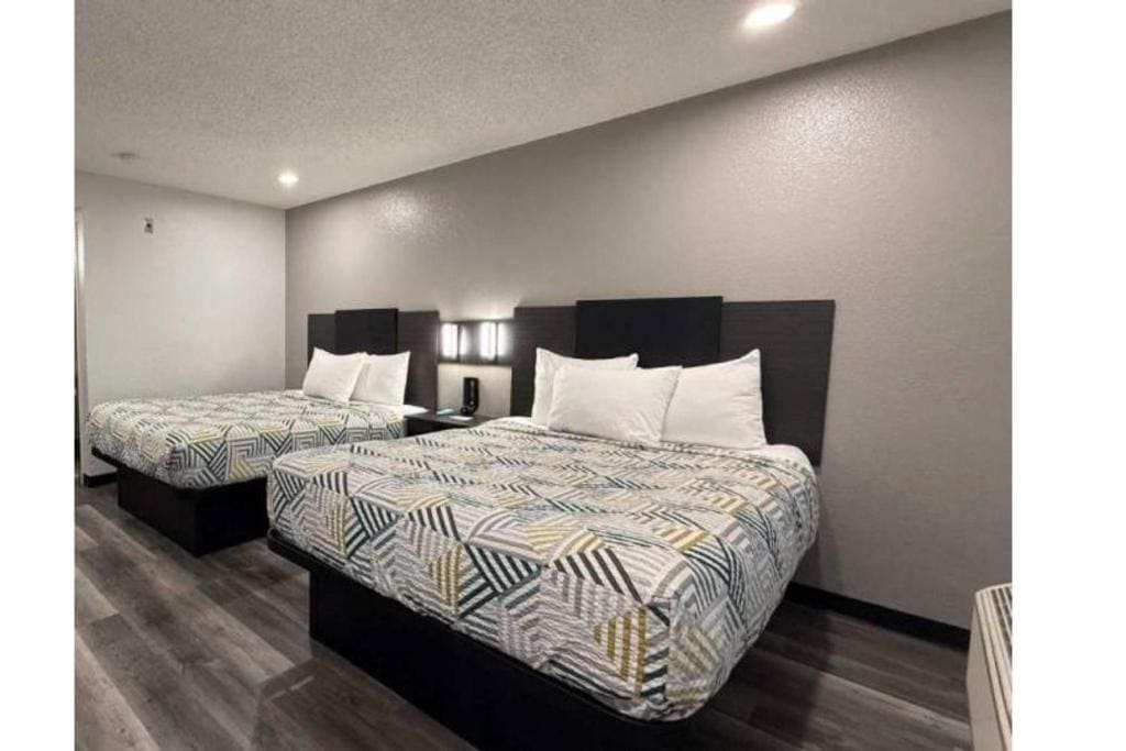Deluxe Quadruple Room room - Image 3