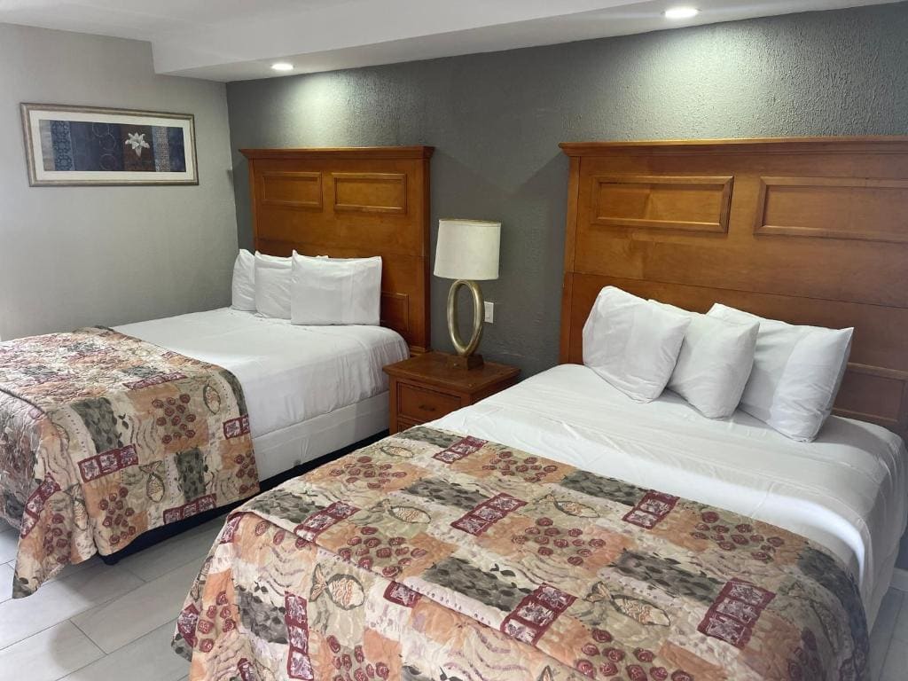 Deluxe Quadruple Room room - Image 2