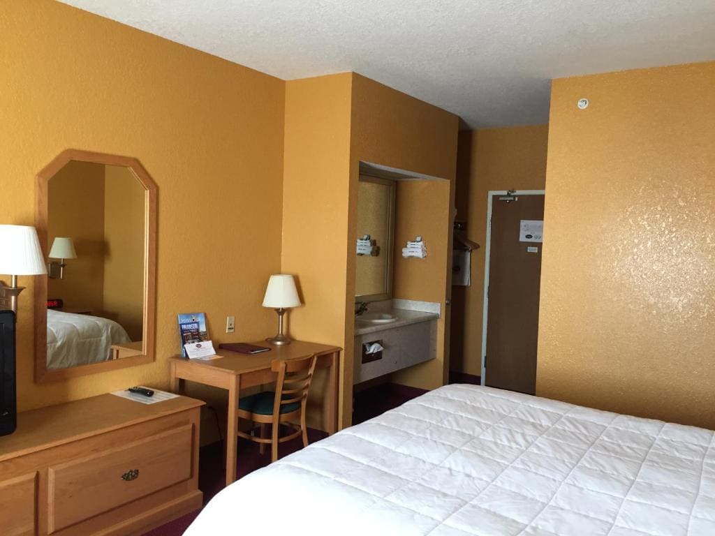 King Room - Non-Smoking room - Image 2