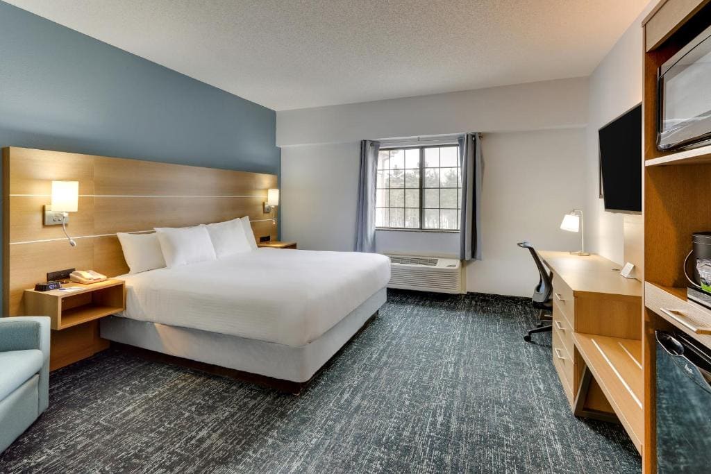 Queen Room with Two Queen Beds room - Image 3