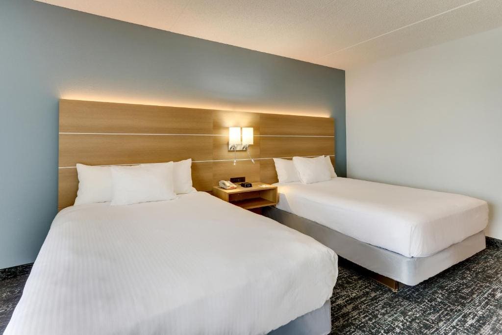 Standard Queen Room with Two Queen Beds room - Image 1