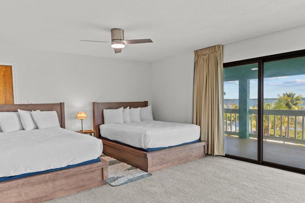 One-Bedroom Suite with Two Queen Beds - Water View room - Image 1