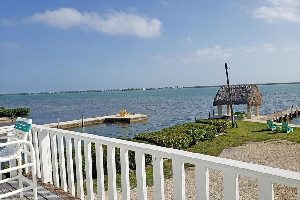 One-Bedroom Suite with Two Queen Beds - Water View room - Image 3