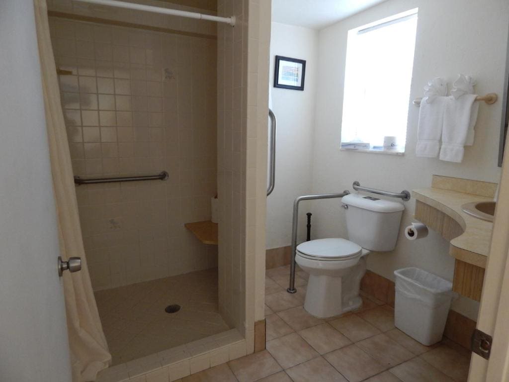 Efficiency Queen Studio - Maximum 2 People room - Image 2