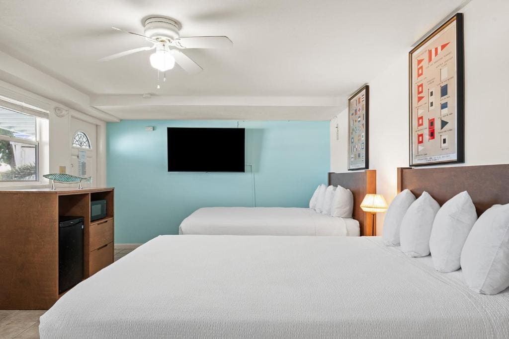 Standard Queen/Queen Accessible Room room - Image 2