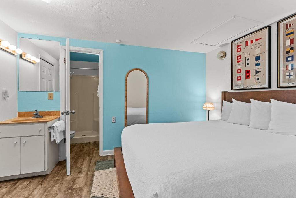 Queen Suite room - Image 3