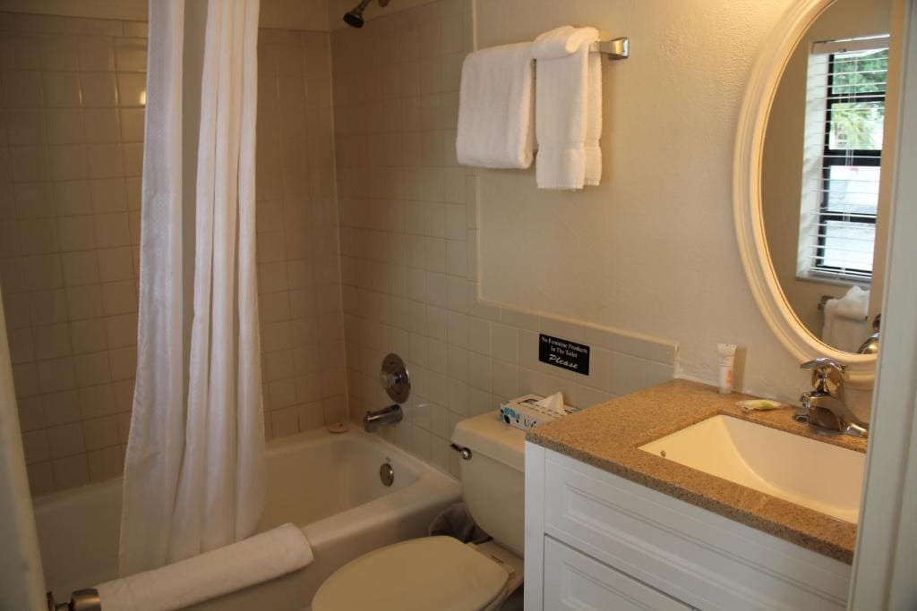 Small Twin Room room - Image 3