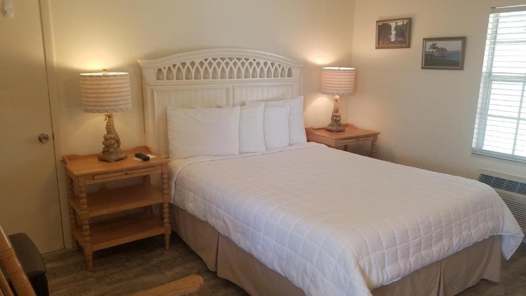 Small Double Room room - Image 2