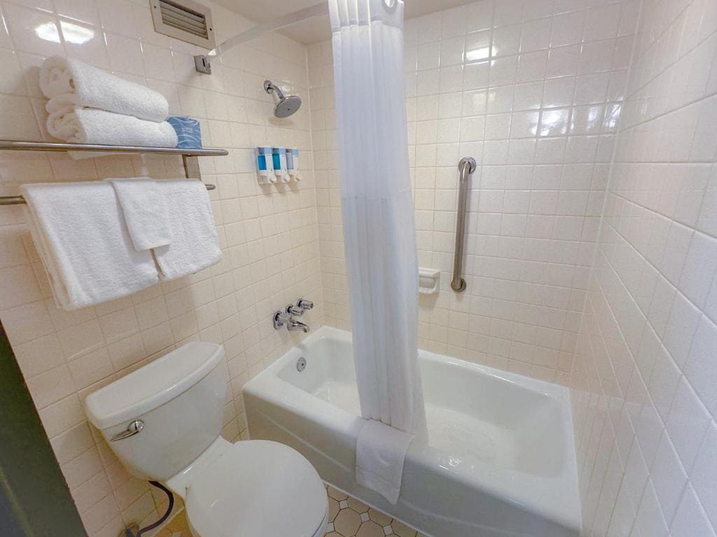 Queen Room - Non-Smoking room - Image 1