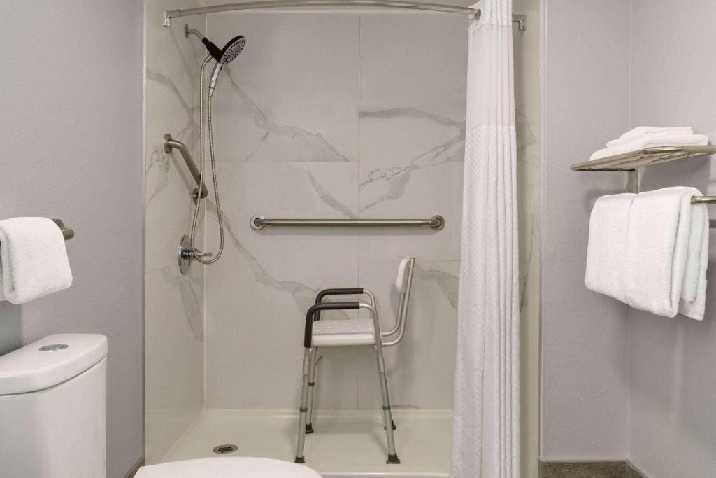King Room - Mobility Access/Smoking room - Image 1