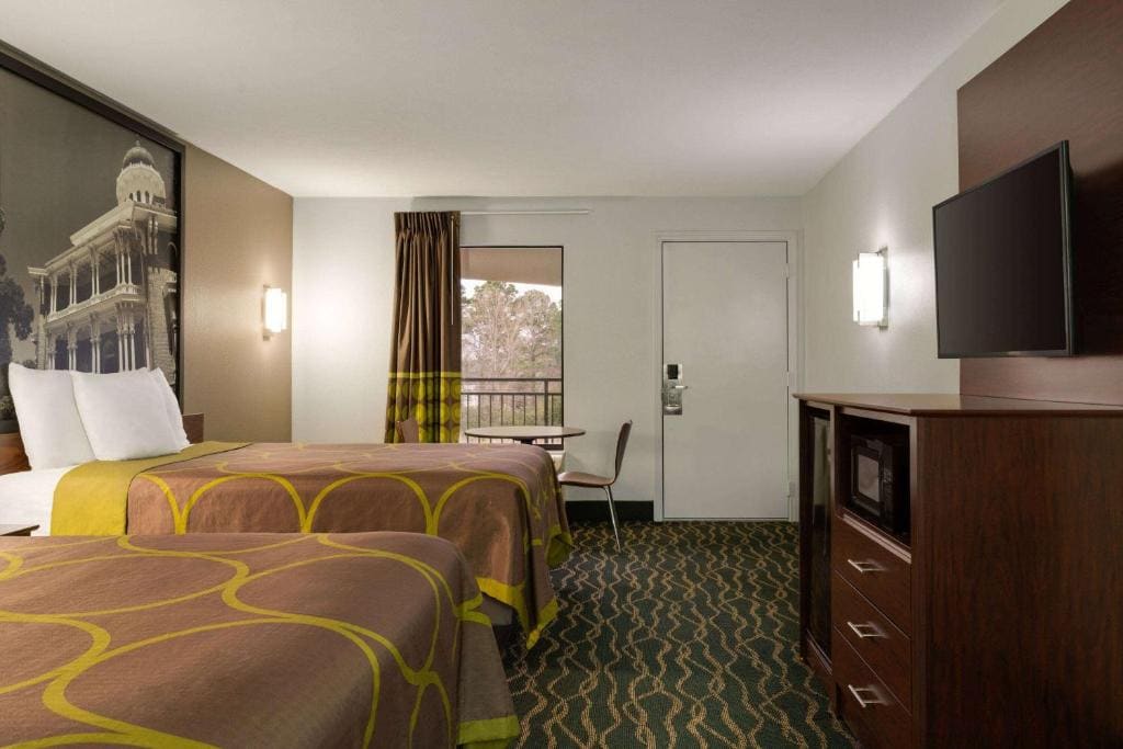 Queen Room with Two Queen Beds - Non-Smoking room - Image 1