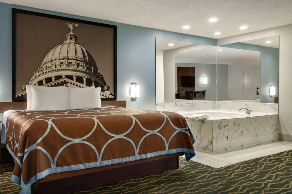 Deluxe King Studio Suite - Smoking room - Image 1
