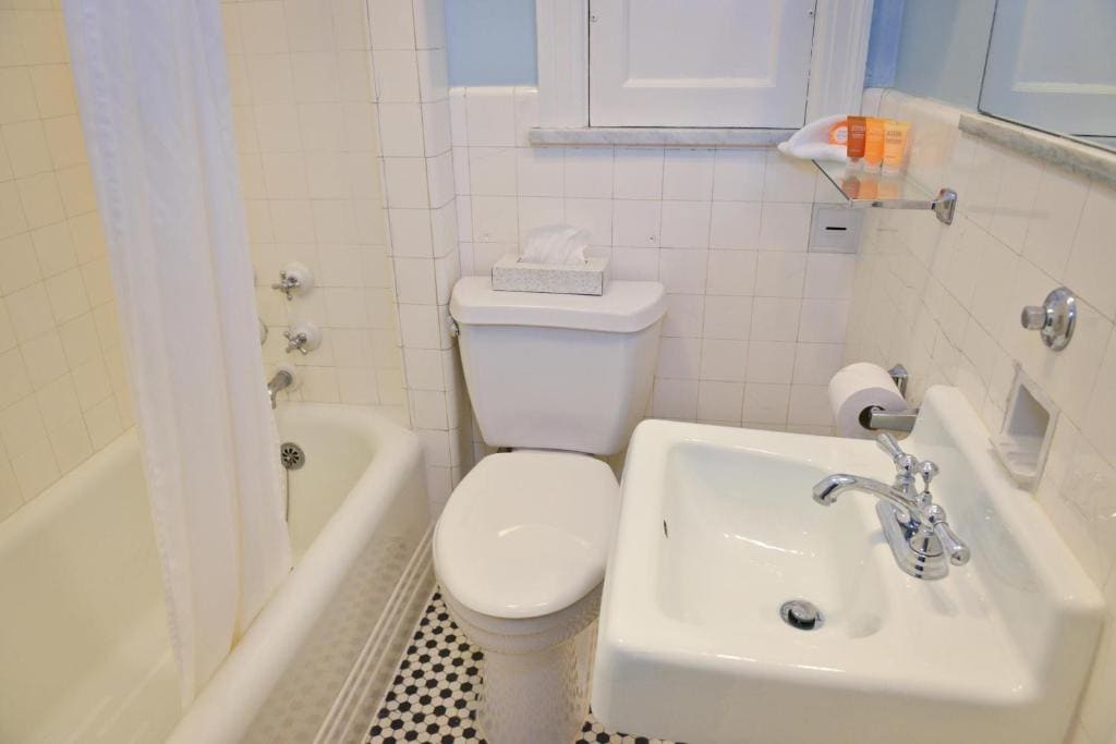 Double Room with Two Double Beds - Hotel room - Image 1