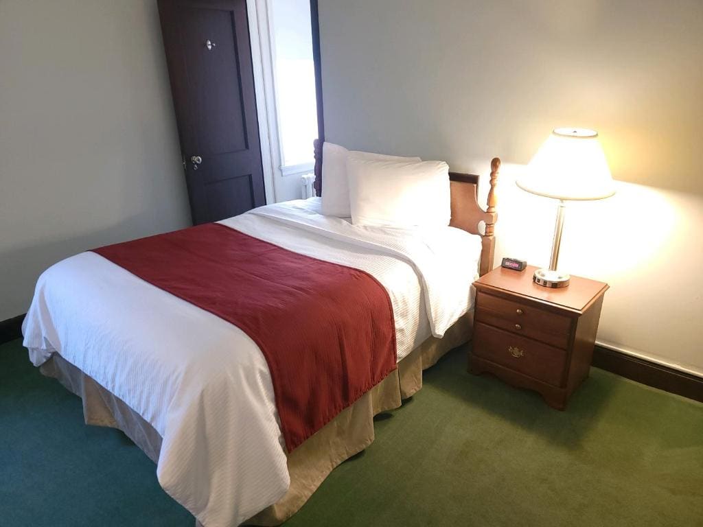 One Double Bed - Hotel room - Image 1
