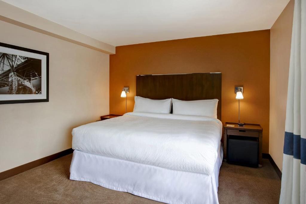 Junior Suite, 1 King, Sofa bed, Towers Building room - Image 1