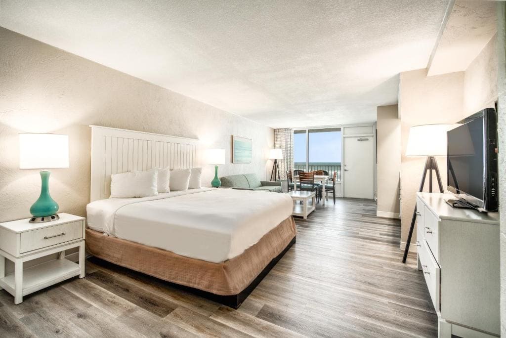 Family Suite with Oceanfront View room - Image 1