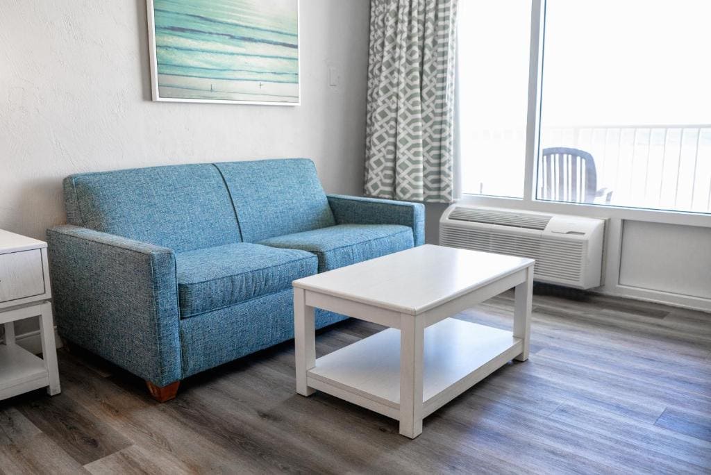 Oceanfront Kitchenette Room - One King Bed and One Sofabed room - Image 3