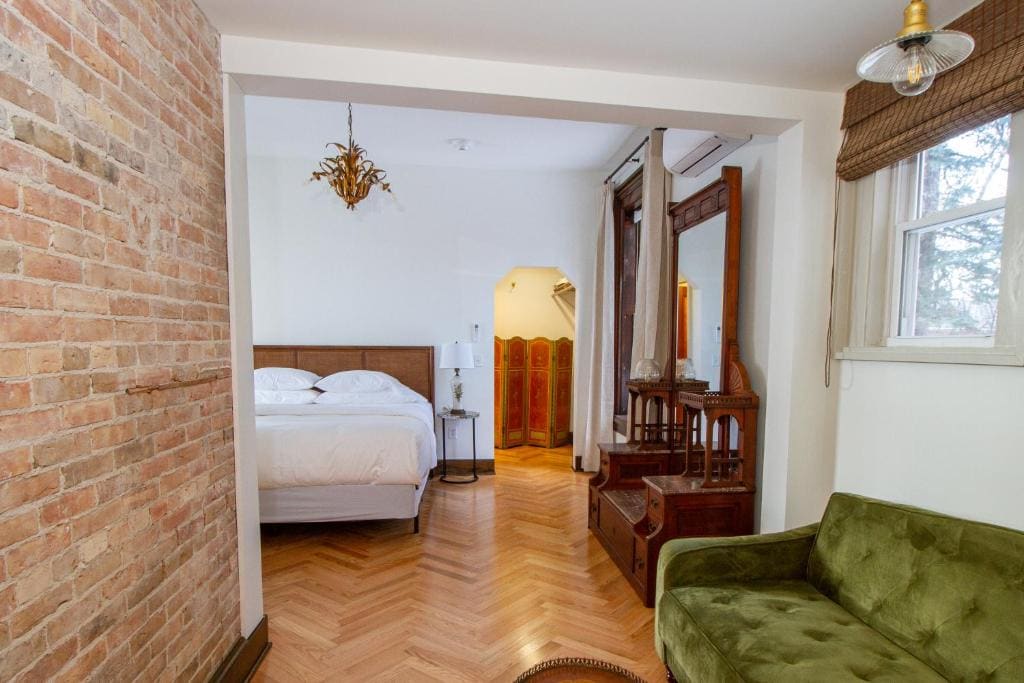 King Studio with Sofa Bed room - Image 3