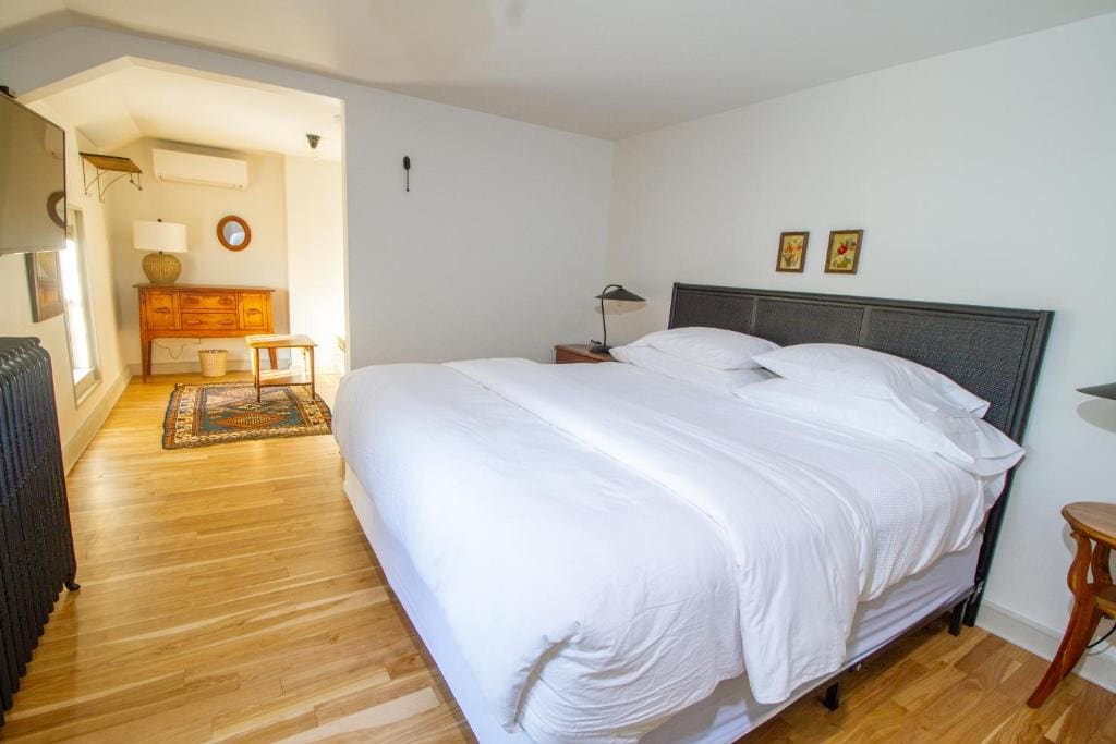 King Studio with Sofa Bed room - Image 1