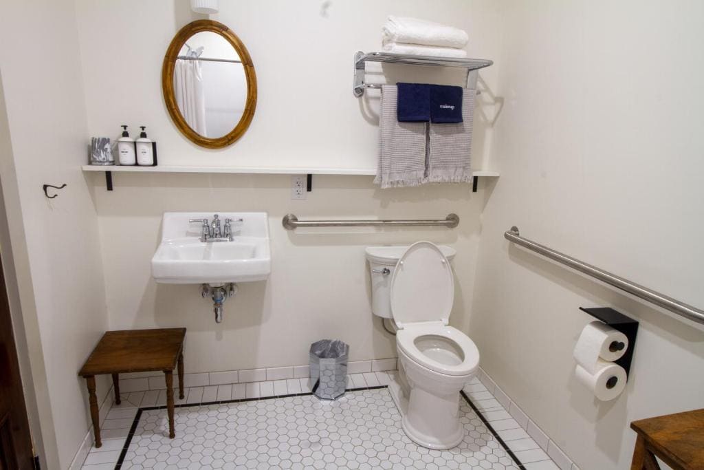 King Room - Disability Access room - Image 3
