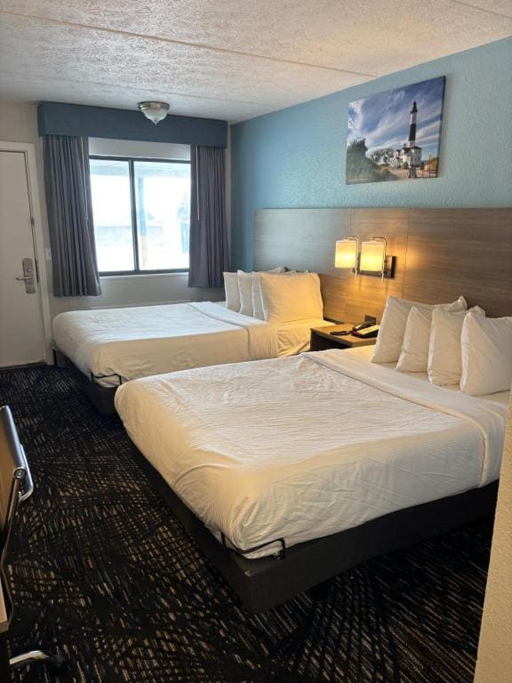 King Room with One King Bed - First Floor - Building 2 - Bay View - Non-Smoking room - Image 1