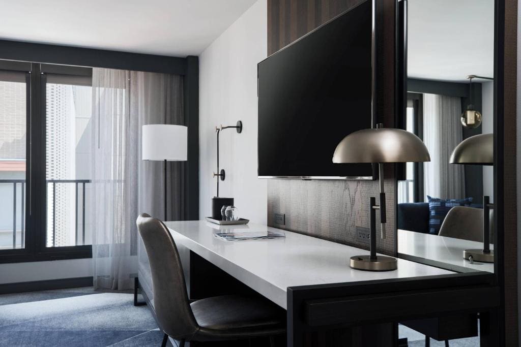 Larger Guest room, 1 King room - Image 3