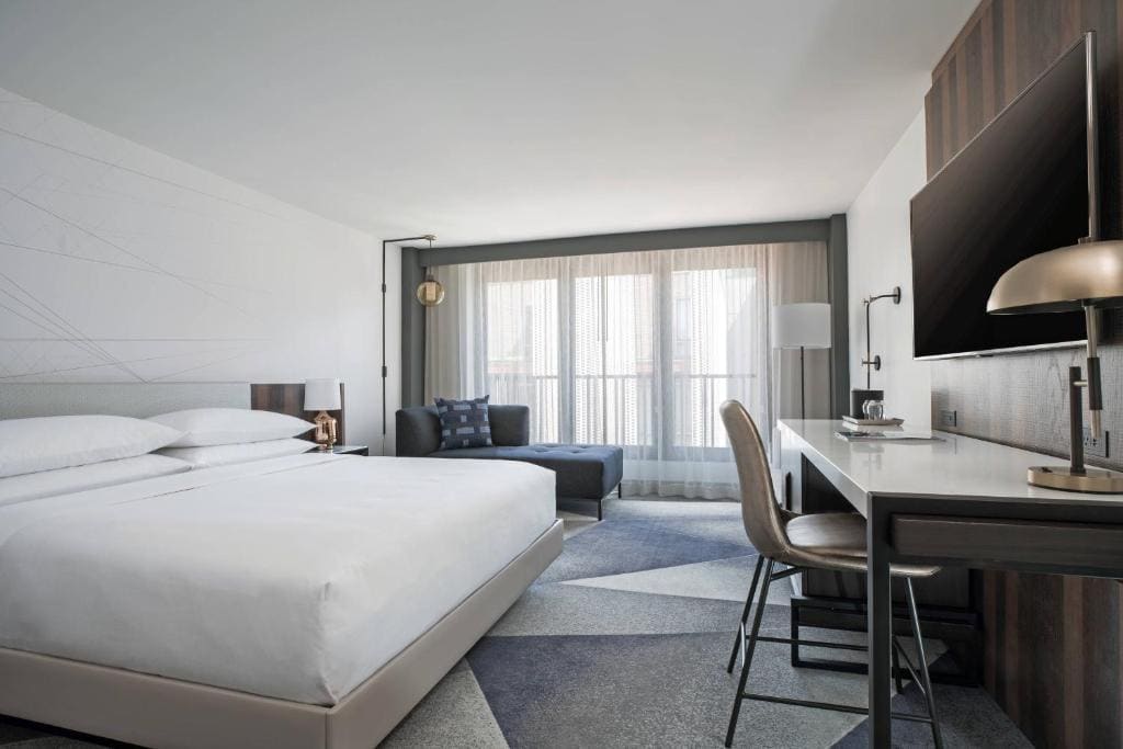 Larger Guest room, 1 King room - Image 1