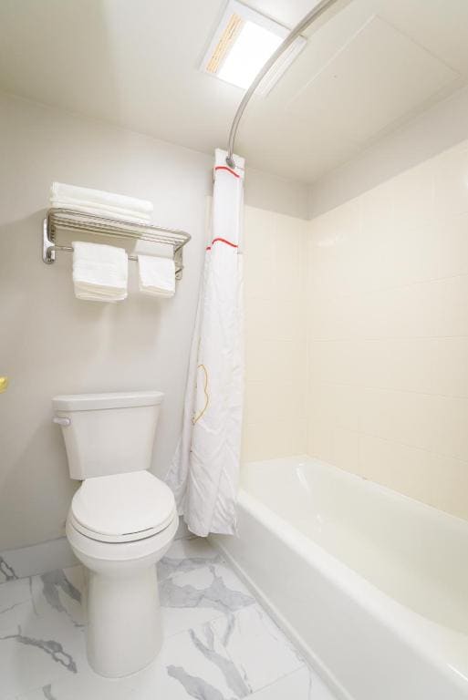 Deluxe Queen Suite room - Image 2