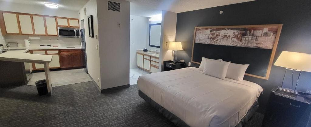 King Studio with Sofa Bed room - Image 2