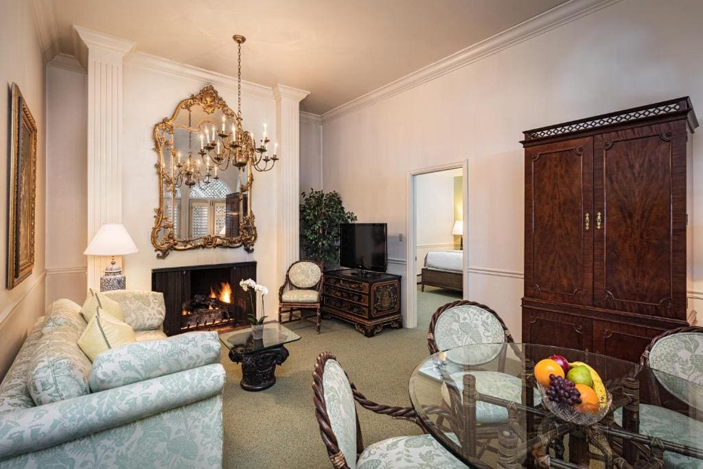 Deluxe King Suite room - Image 1