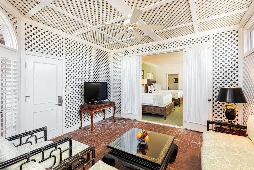 Deluxe Queen Suite room - Image 1