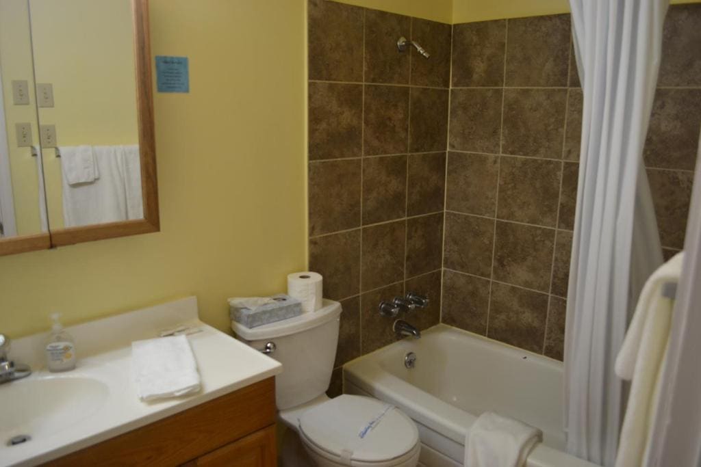 Queen or Twin Suite room - Image 1