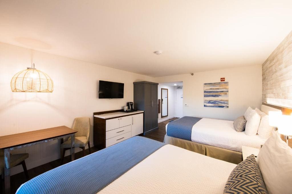 Queen Room with Two Queen Beds and Partial Ocean View room - Image 2