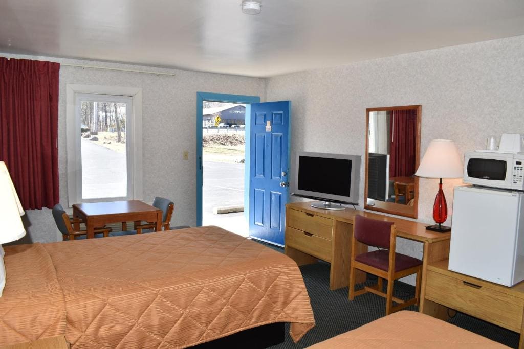 Family Room room - Image 3