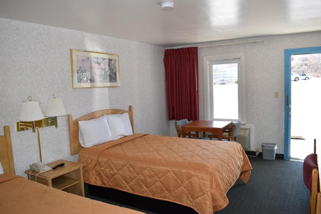 Family Room room - Image 2