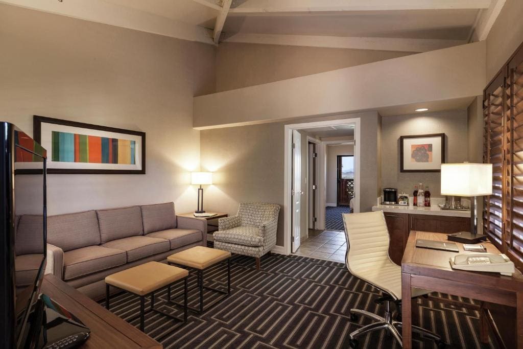 Superior Queen Suite with Two Queen Beds room - Image 2