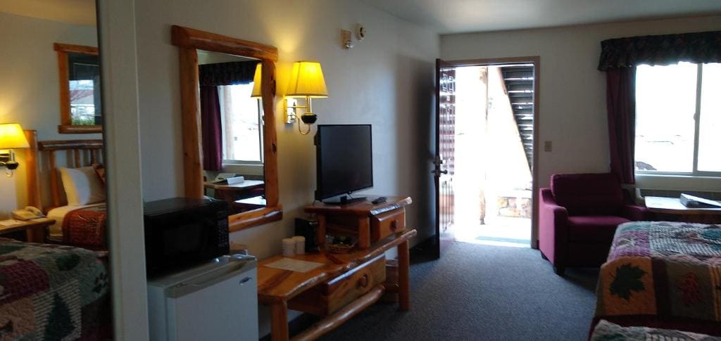 Deluxe Quadruple Room room - Image 1