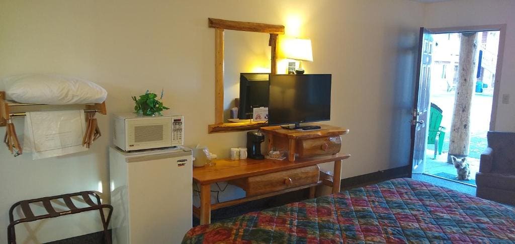 Deluxe King Room room - Image 2