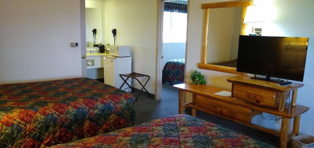 Deluxe Family Suite room - Image 1