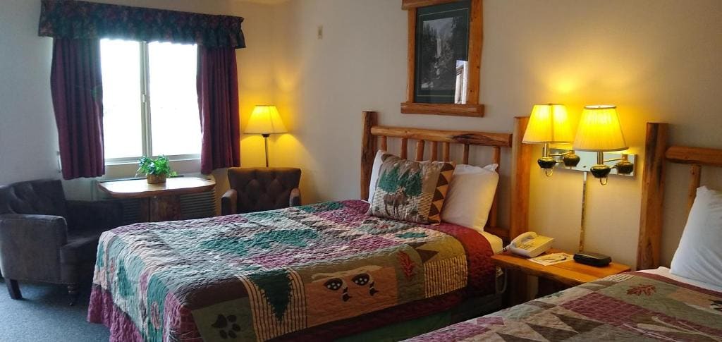 Deluxe Queen Room room - Image 2