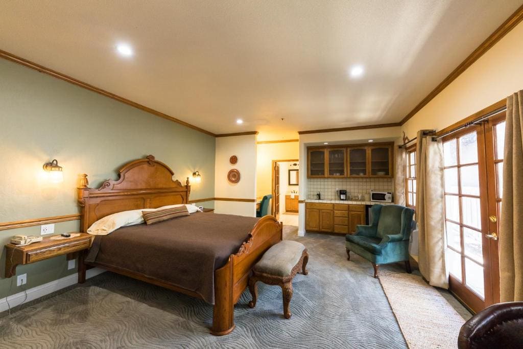 King Suite room - Image 2