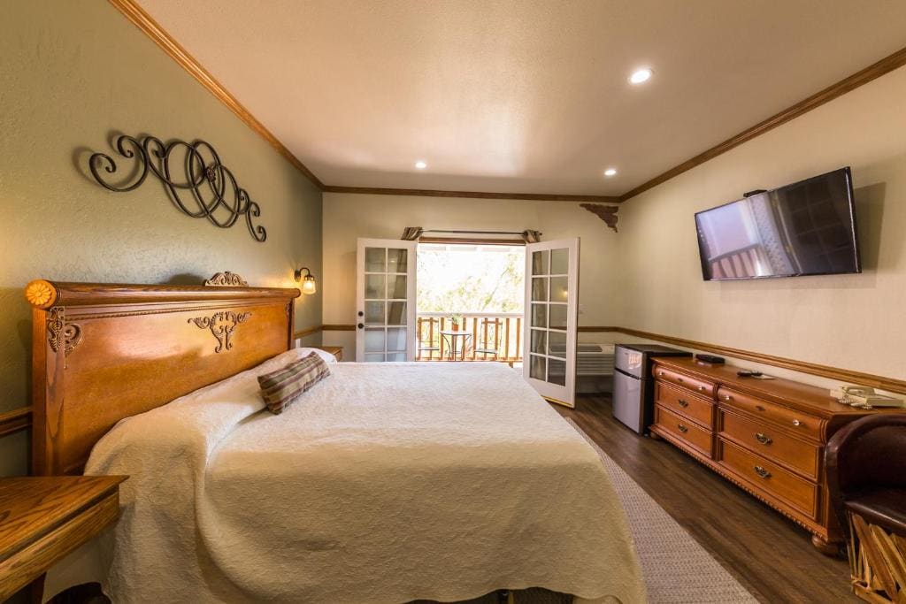 King Room with Balcony room - Image 1