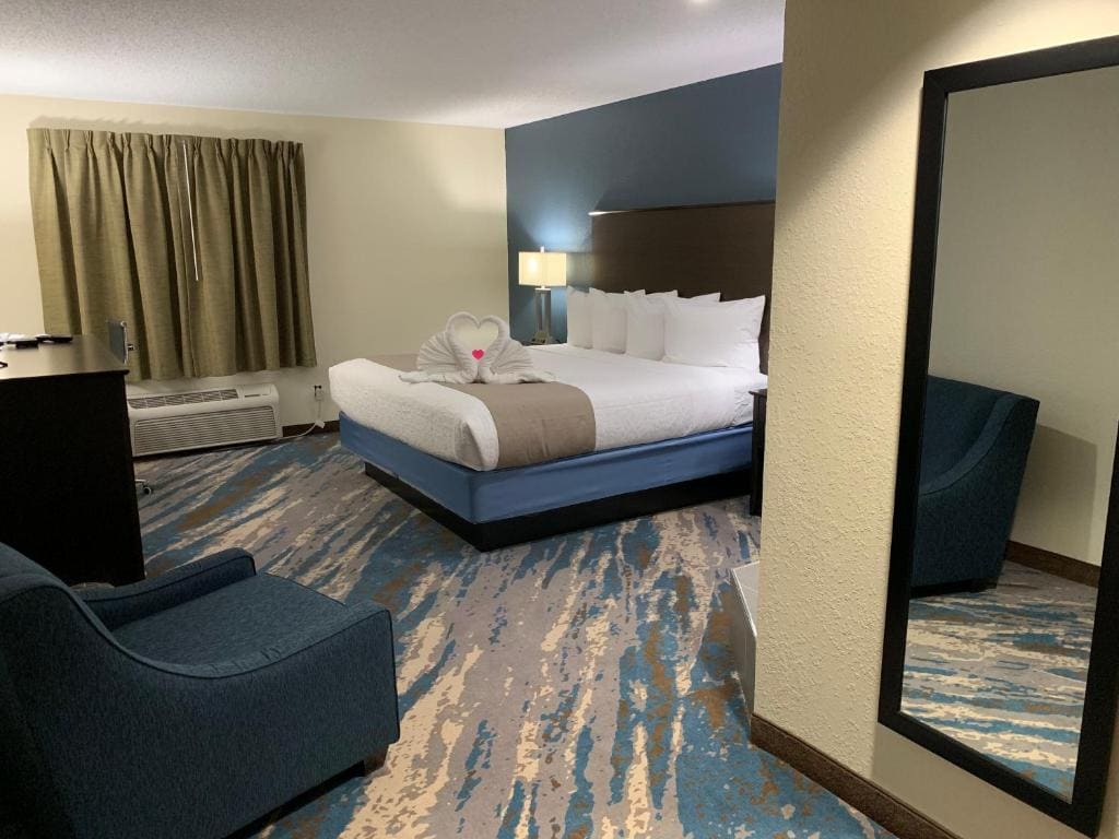 King Suite - Non-Smoking room - Image 1