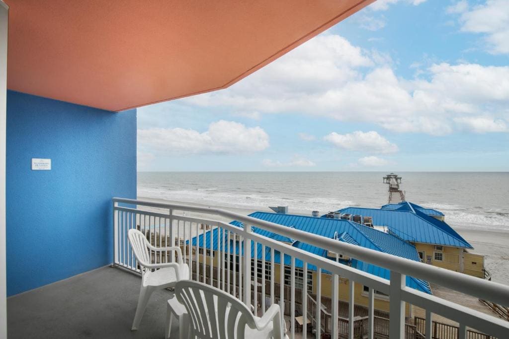 King Room with Oceanfront View room - Image 3