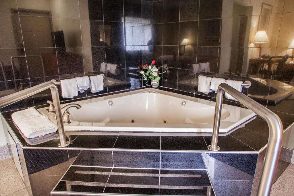 King Room with Spa Bath - Non-Smoking room - Image 3